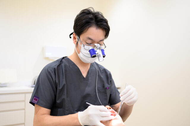 歯周病の再生療法、インプラント治療などにも対応します。